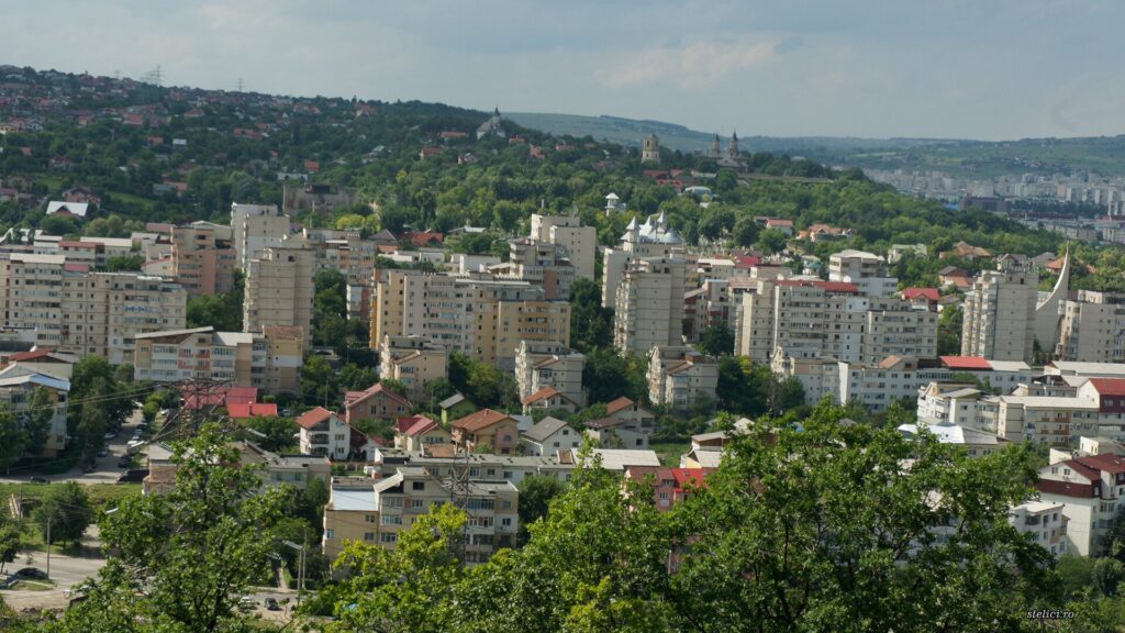 Vedere asupra Iașilor de pe dealul Cetățuia, aproape de Galata