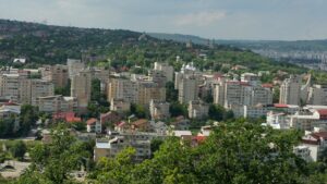 Vedere asupra Iașilor de pe dealul Cetățuia, aproape de Galata